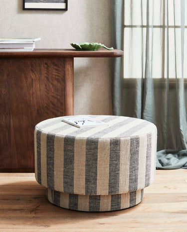 Nordal - LADOGA stribet puf – Ø68 × H42,5 cm