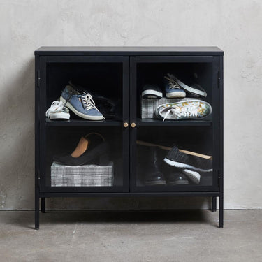 Carmel Skænk 90 cm - Sort Metal med 2 Glaslåger