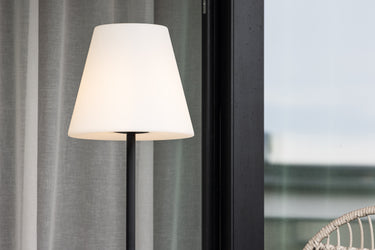 Venture Home - Moris gulvlampe Ø35*150cm - hvid/sort