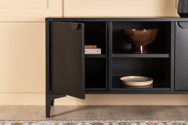 Venture Home Piring – TV‑bord / skænk i sort stål med låger og åben hylde,120×40×63cm