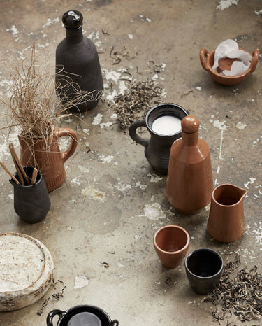 Nordal - JUNIPER flaske med låg – terrakotta – brun – Ø11 × H30 cm