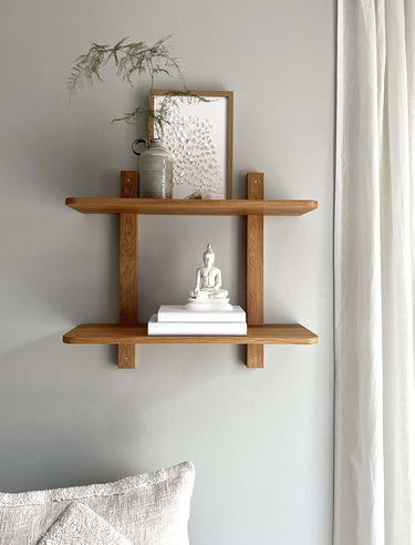 MOUD Home - NORD væghylde i egetræ - 60×53 cm