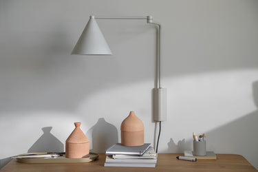 MOUD Home - Más væglampe - mørk beige - Ø18 cm